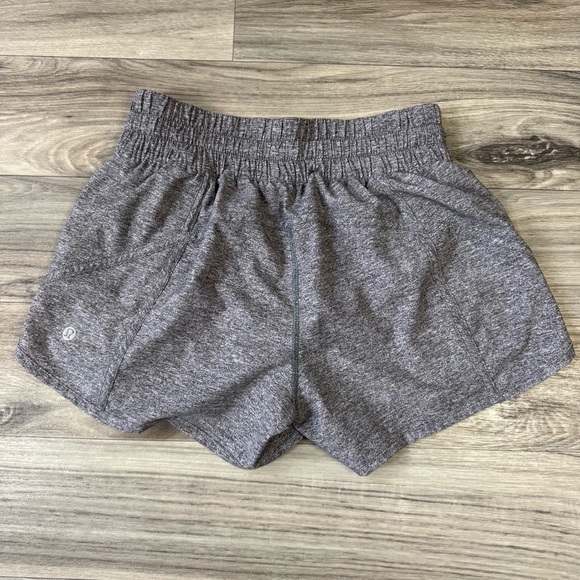 Lululemon Tracker Short 4" Inseam in Heather Lux Multi Black Size 6 - Picture 4 of 6